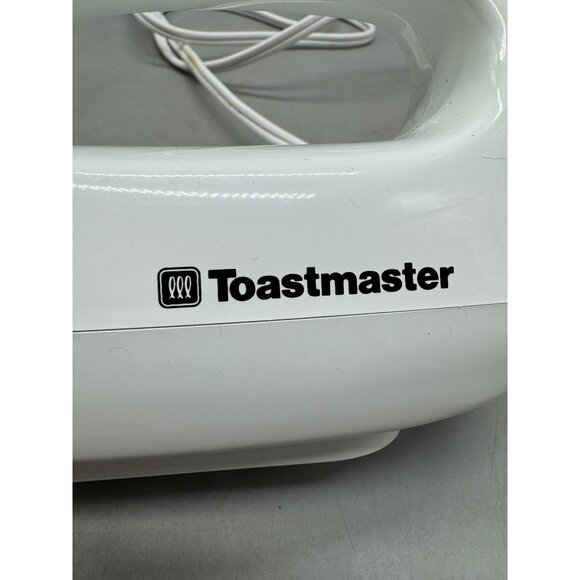 Toastmaster 6110 Electric Carving Knife 8" Stainless Steel Serrated Blades White - Picture 6 of 14